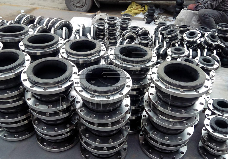 橡膠接頭供貨現(xiàn)場